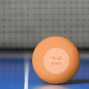 Snygg pastell persikofärg med anpassad monogramnam pingisboll