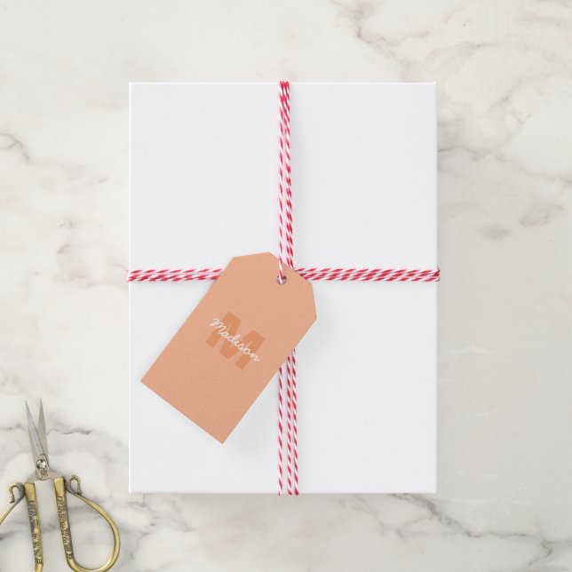 Snygg pastell persikofärg med anpassad monogramnam presentetikett (Med Snöre)