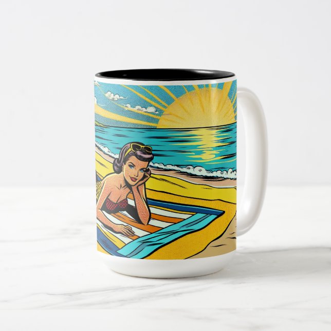 Snygg pinup-flicka på stranden Två-Tonad mugg (Framsida höger)