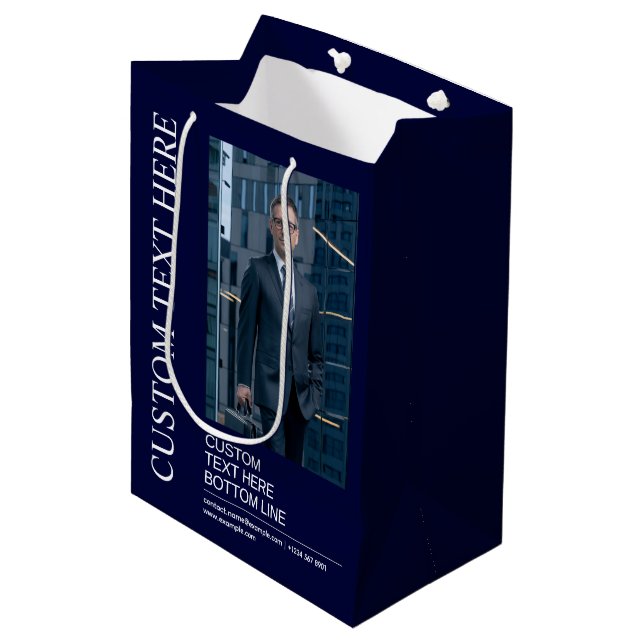 Snygg presentbag i marinblå med eget text och foto (Framsidan Vinklad)
