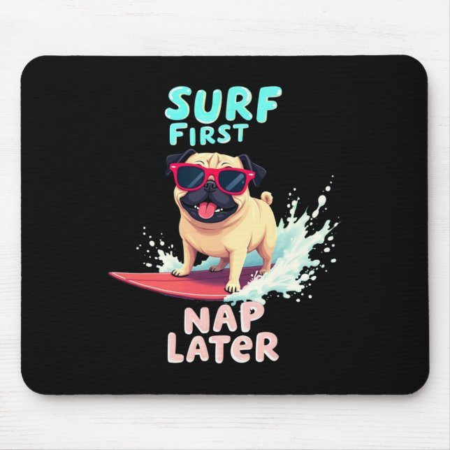 Snygg Pug Surfande Hund  Musmatta (Framsidan)