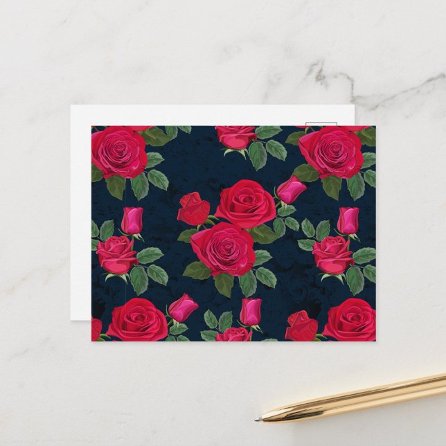 Snygg Ro Vykort (A vibrant floral pattern featuring red and pink roses against a dark navy background!)