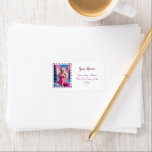 Snygg Rosa Julflicka 01 Adressetikett<br><div class="desc">En vacker flicka i rosa klänning och Jultomten med presentlåda nära Julgran. Välj den vackra flickan i Santa suites omgiven av den magiska Christimas atmosphere för att fira dina helgdagar med glädje och magi. Du hittar alla relaterade artiklar i samlingen "Vacker Rosa Julflicka" på följande webbadress: https://www.zazzle.com/collections/beautiful_pink_christmas_girl-119217347108015415 Besök min butik...</div>