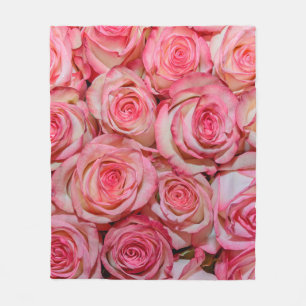 Snygg rosa ros fleecefilt