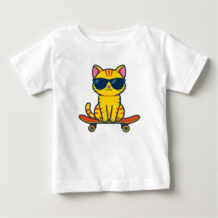 Snygg seriefigur på skateboard med solglasögon för t shirt