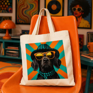 Snygg svart hund som bär orange solglasögon och ru tygkasse