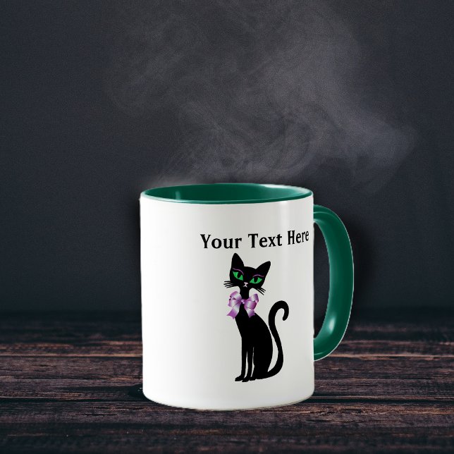 Snygg svart katt rosa slinga gröna ögon mugg (Fancy pretty black cat green eyes wearing big pink bow on coffee mug for cat lovers.)