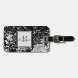 Snygg svart marmorerad textur, personlig monogramm bagagebricka