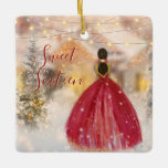 Snygg Sweet sixteen Winter Snö jul Julgransprydnad Keramik<br><div class="desc">Denna mycket charmerande prydnadsfigur i helgdag vid jul har en vacker afrikansk flicka i en glupsk röd klänning och i guld i en vinterscen i snö som lyser med ljus. Anpassa ryggen med namn och år!</div>