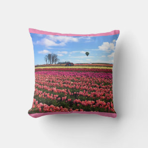 Snygg Tulip Fält med Luftballong, Oregon Kudde