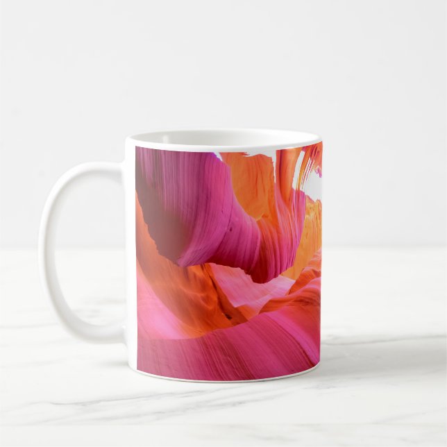 Snygg vinkel syn på fantastisk sandsten för kaffemugg (Vänster)