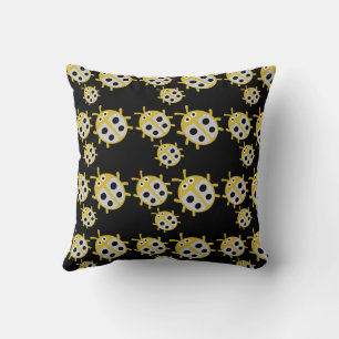 Snygga småbarn nyckelpiga Familj  Kudde