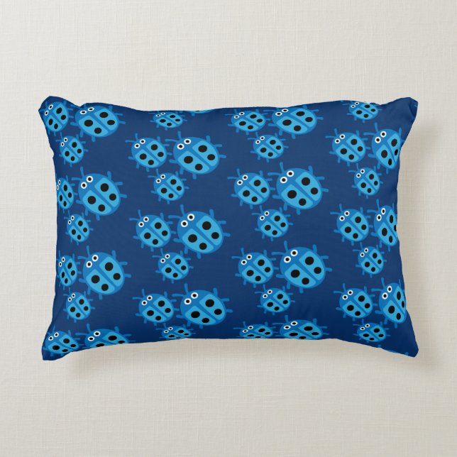 Snygga småbarn nyckelpiga prydnadskudde (Framsidan)