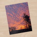 Snygga Sunrise Clouds Photo Pussel<br><div class="desc">Vackra moln för rosa och lätt orange täcker nästan en lavendel soluppgång himlar bortom litet svart träd i avstånd. En hög gräs träd står i silhuett på högerna av ram. Gulten på morgonen torkar sol genom molnen nära horisonten. Om du vill se fotografiet "Vacker Sunrise" Himlar på andra artiklar klickar...</div>