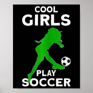 Snygga tjejer spelar fotboll poster