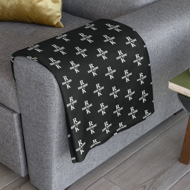 Snyggt 2-brev monogram stampade allover Black Fleecefilt (Skapare uppladdad)