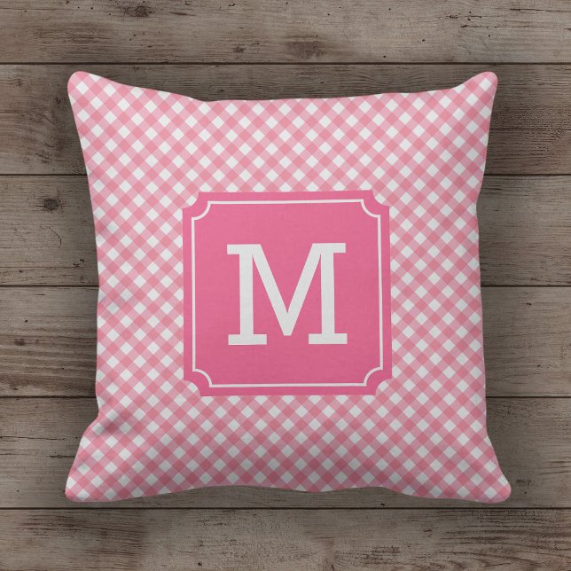 Snyggt Baby Rosa Gingham Namn Monogram Kudde (Skapare uppladdad)