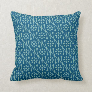 Snyggt Batik Blommigt Teckning Mönster i Teal Blue Kudde