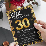 Snyggt Black & Guld 30:e överraskande Födelsedagsf Inbjudningar<br><div class="desc">Snyggt Black och guld överraskar födelsedagsfest inbjudan,  med ett ornate guld gräns,  stora guld-nummer i åldern och en födelsedagsmall som är lätt att anpassa.</div>