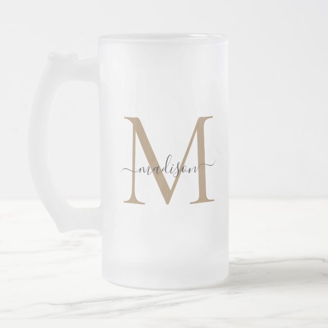 Snyggt Black Guld Monogram Elegant Script Namn Frostat Ölglas (Vänster)