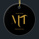 Snyggt Black & Guld Monogram Initialer Brev Julgransprydnad Keramik<br><div class="desc">En snyggt svart och guld monogram initialer-planerare. En minimalistisk professionell som är perfekt för alla. Anpassa monogrammet och texten och gör den till din egen!</div>