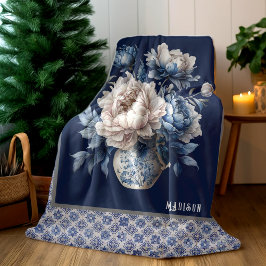 Snyggt blommigt vas Blue chinoiserie monogram Fleecefilt