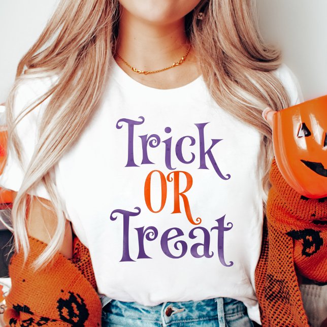 Snyggt Bus eller godis Lila och Orange Halloween T Shirt (Stylish Trick or Treat Purple and Orange Halloween T-Shirt)