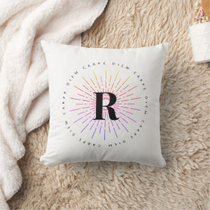 Snyggt Carpe Diem Sol Symbol Monogram White Kudde