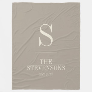 Snyggt Classic Family Monogram Est Taupe Brown Fleecefilt