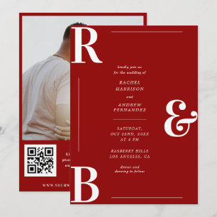 Snyggt Crimson Red Monogram QR Code Bröllop Inbjudningar