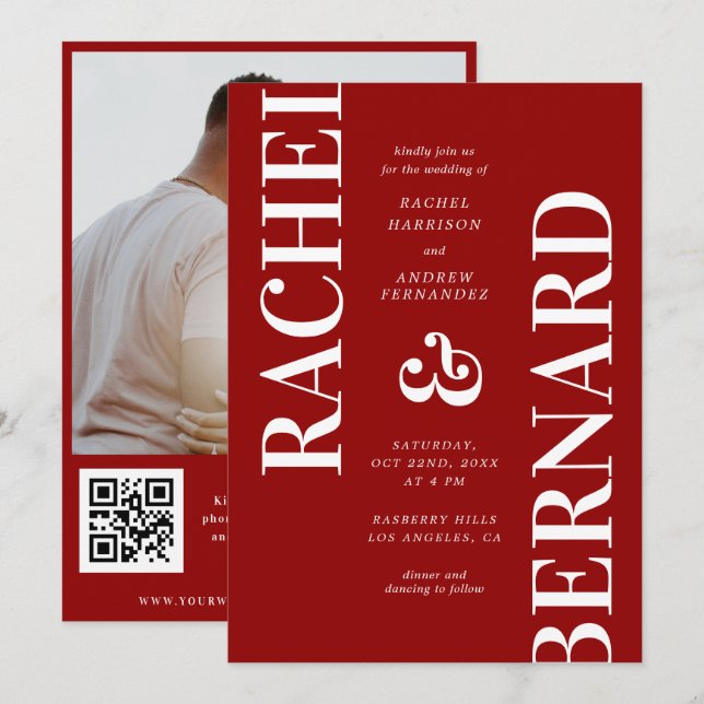 Snyggt Crimson Red Typography QR Code Bröllop Inbjudningar (Fram/baksida)
