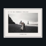 Snyggt Elfenbensvitt Foto Bröllop Tack Vykort<br><div class="desc">Personliga enkla Stylish Moderna Coola elfenbensvita Foto Tacksamt Foto Bröllopskort med elegant och minimalistisk sans-serif-teckensnitt, anpassat foto, parnamn, avsändaradress, bröllopsdatum och plats, webbadress för inbjudan att följa, helt anpassningsbar bakgrund och en djärv, cool grafisk svart kant (valfritt). Anpassa ditt tackkort genom att välja olika bildbakgrunder på fram- och baksidan, eller...</div>