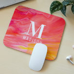 Snyggt för Abstrakt av modern Girly-Chic för Trend Musmatta<br><div class="desc">Med Monogram Trendig Modern Girly Chic Abstrakt Snyggt Pad har du en abstrakt mönster i rosa,  lila,  orange och gult med ditt monogram och namn i mitten. Designad för dig av Evco Studio www.zazzle.com/store/evcostudio</div>