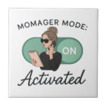 Snyggt Gift för Chef Mammor Kakelplatta<br><div class="desc">Firar Mor dag, en speciell födelsedag, eller bara ännu en dag av ostoppbar mamma med denna chic och lekfull "Momager Mode: Activated" design! Med en roterande solglasögon i snyggt mamma, med ett urklipp och mobilt, bredvid en växel med glöd inställd på "ON", fångar den här teckningen upp den sanna andan...</div>