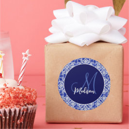 Snyggt, gigantiskt blått grått initialt monogramma runt klistermärke