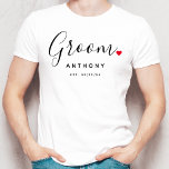Snyggt Groom Bröllop T Shirt<br><div class="desc">Perfektens gåva till valfri stam,  roligt och modern design har ett typografiskt skript av snyggten "Groom" med söta små röda fullt från kärlek. Utformningen är enkel att anpassa med ditt namn och fastställda datum för bröllop och kommer att vara perfektens huvudsyfte från din speciella dag.</div>