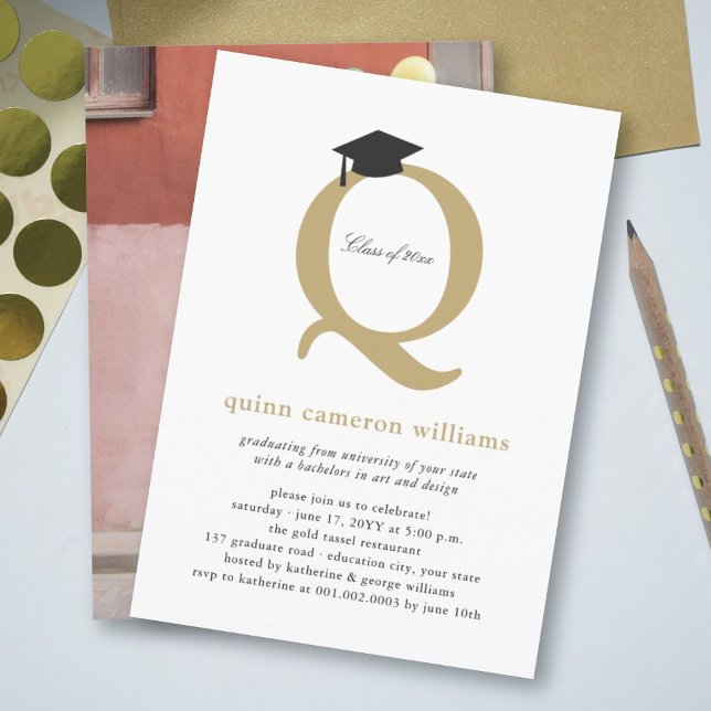 Snyggt Guld Initial 'Q' Examenstillfälle Studentfe Inbjudningar (Skapare uppladdad)