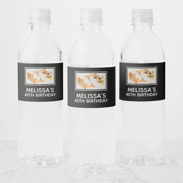 Snyggt Guld Koi Fiskfödelsedag Vattenflaskor Etikett (Flaskor)