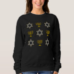 Snyggt HANUKKAH T Shirt<br><div class="desc">Snyggt HANUKKAH-tröjan,  som visar Faux guld och silver STAR OF DAVID och MENORAH i ett mönster i sidled. Ideal manar och kvinnors Chanukah-sötare för Hanukkah firande och är lämpliga för alla judiska evenemang. Välj mellan ett brett urval av Hanukkah-kort och gåvor från Berean Designer.</div>