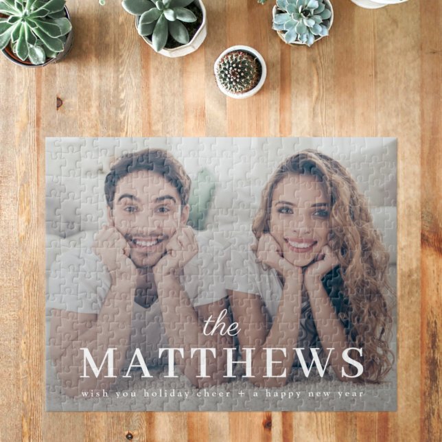 Snyggt jul | Minimal par foto för Roligt Namn Pussel (Stylish custom jigsaw puzzle with minimalist family name typography for any occasion)