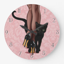 Snyggt kvinna och svart katt