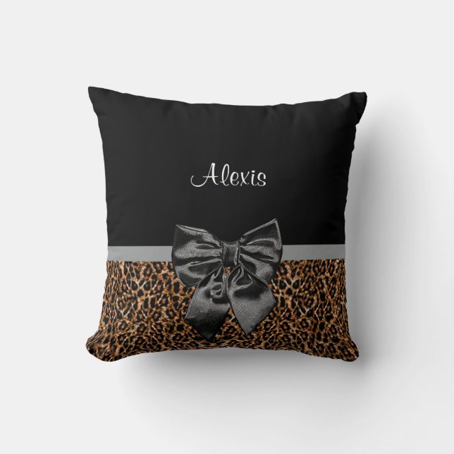 Snyggt Leopard Elegant Black Bow och Namn Kudde (Framsida)