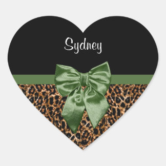 Snyggt Leopard Skriv ut Elegant Grönt Bow och Namn Hjärtformat Klistermärke