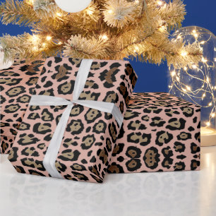 Snyggt leoparder avger rök av brun och dammig rosa presentpapper