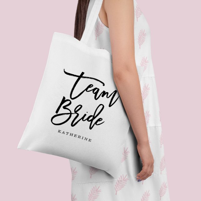 Snyggt Lettering efter penseltypografi "Team Bride Tygkasse (Skapare uppladdad)