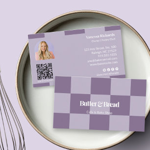 Snyggt lila bakerylogotyp Rutig bakverk QR-foto  Visitkort