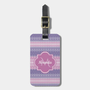 Snyggt Lila Sticka Mönster med Monogram och Namn Bagagebricka