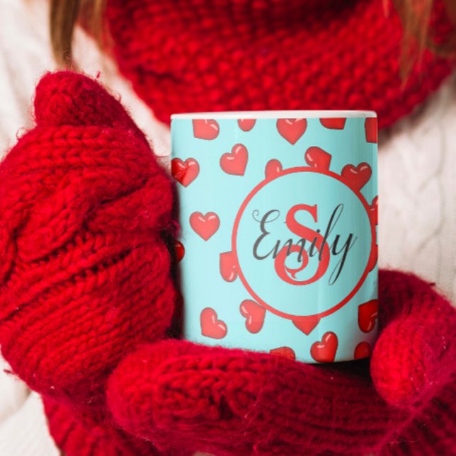 snyggt med monogrammet Red eart mönster på blue Kaffemugg (Skapare uppladdad)