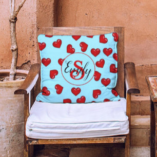 snyggt med monogrammet Rött hjärta mönster på blå Kudde