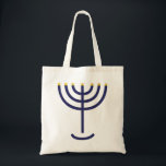 Snyggt Menorah Navy Guld Tygkasse<br><div class="desc">Snyggt Menorah Navy Guld tote. Vilken underbar idé för Sukkot! Den här handduken har en snyggt marin och guld Menorah. Den gyllene Menorah omnämns i bibeln i utvandring 25:31 ... det lyder.. Och du ska göra en ljusskygg av rent guld: av det slagna arbetet ska ljusskyggen göras: hans axel, hans...</div>